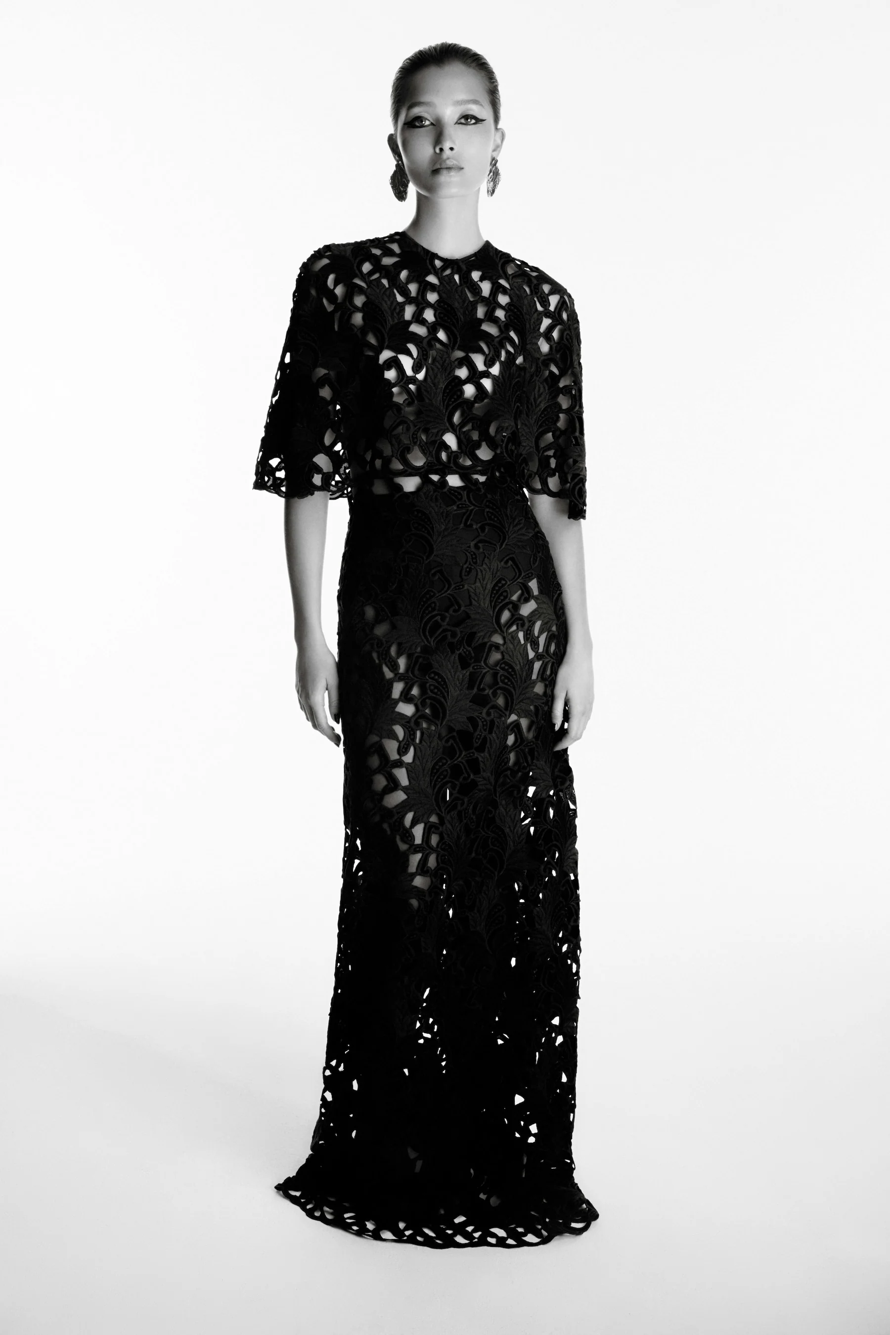 BLACK EMBROIDERED VELVET GOWN - Image 5