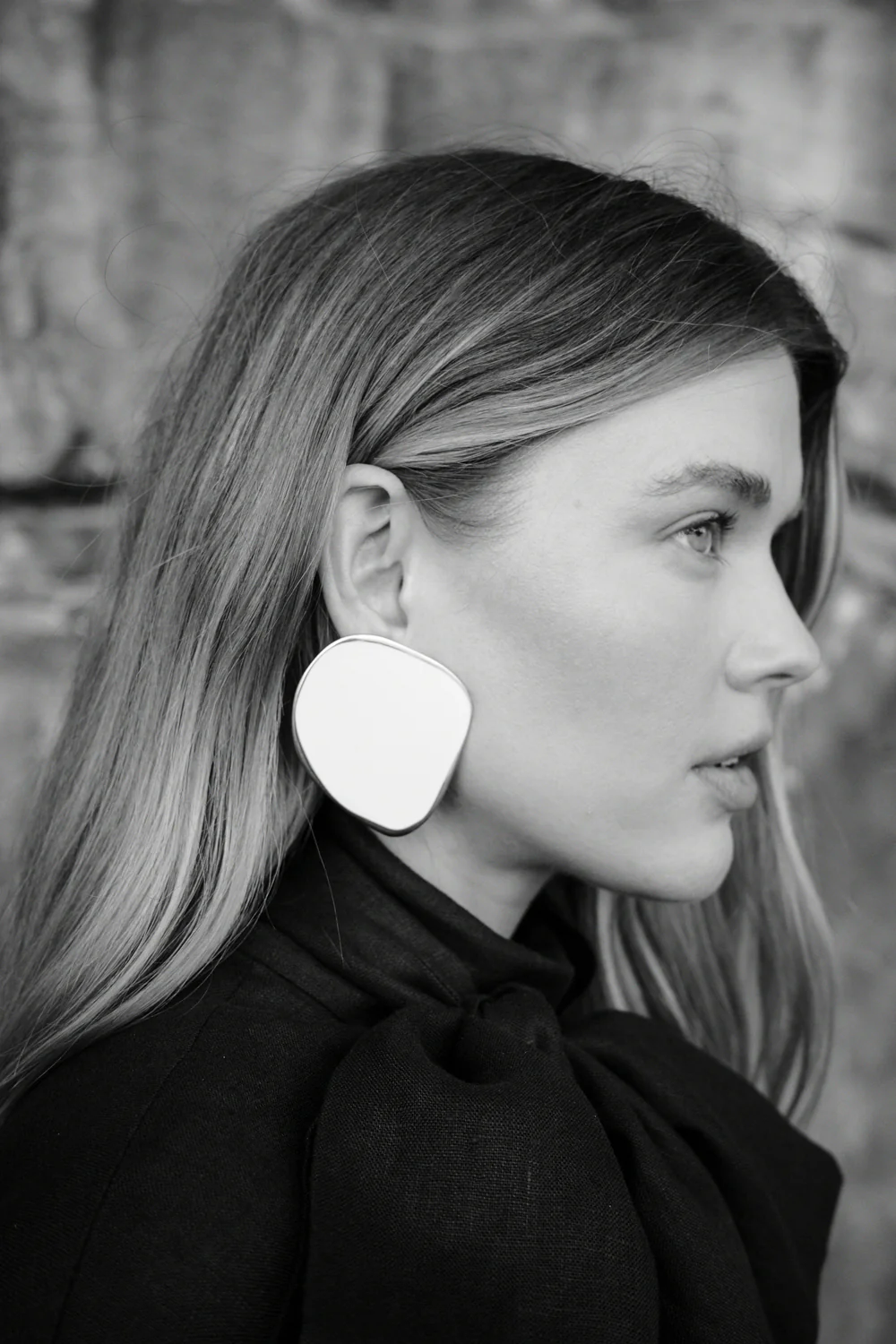 CREAM ENAMEL SPOT EARRINGS - Image 3