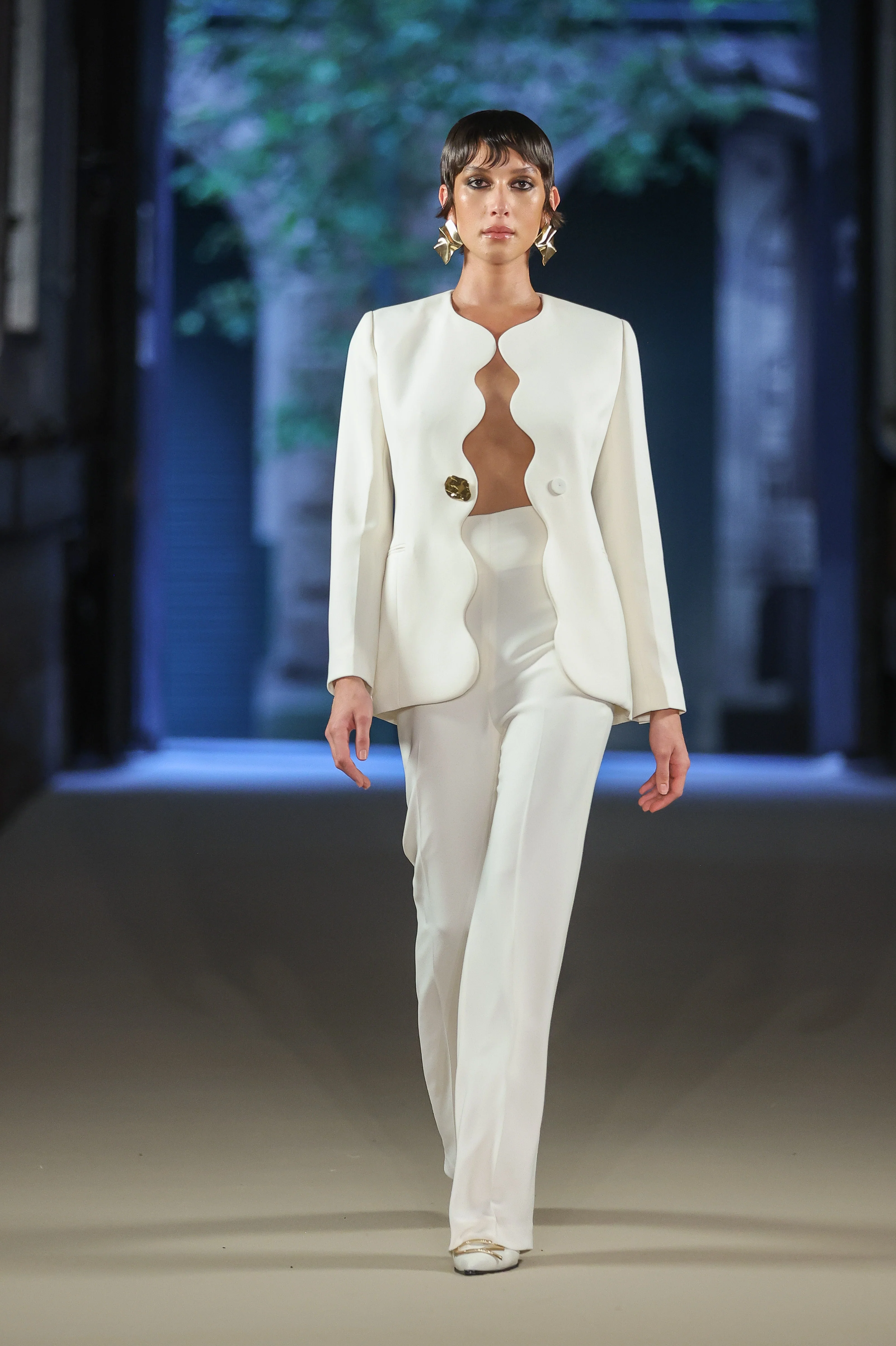 IVORY CREPE WIDE WAISTED PANT - Image 4